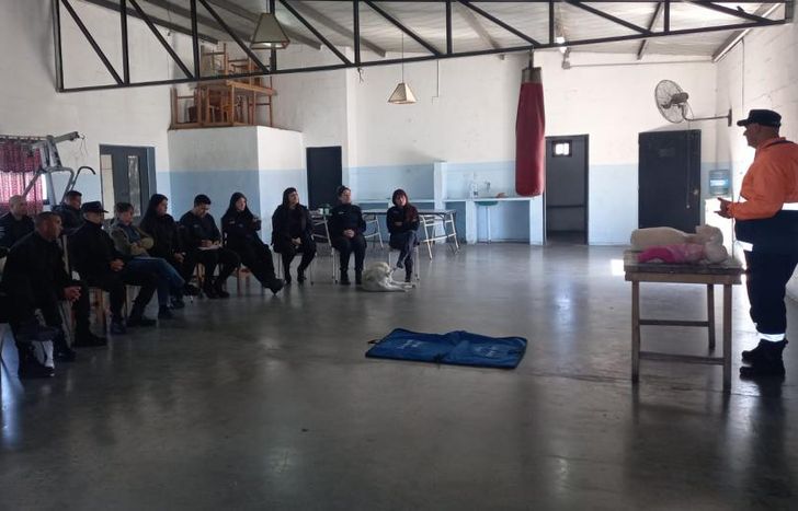 Capacitación de Defensa Civil en la cárcel de Lomas.