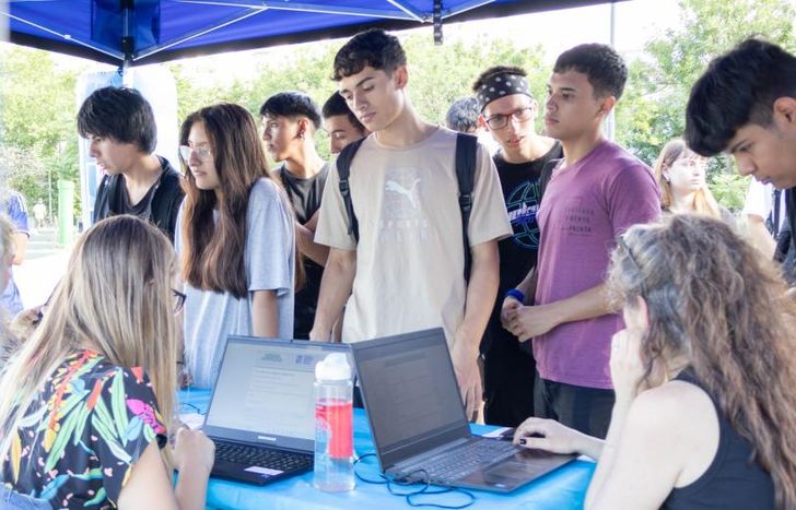 Más de 850 vecinos se anotaron en los cursos de oficios digitales.