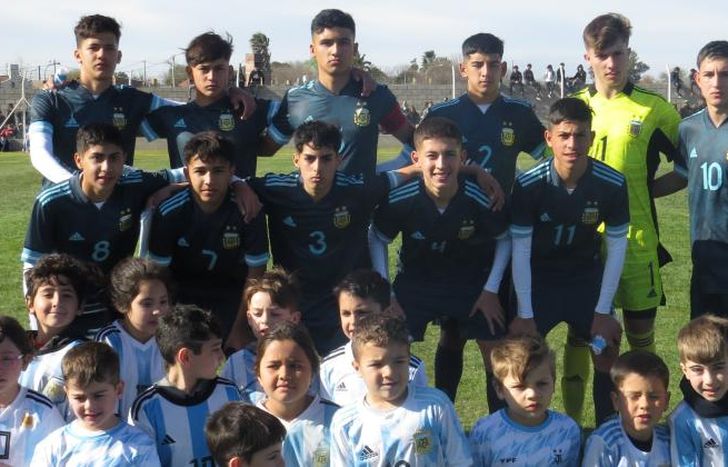 Una formación del Sub-15 de Placente.