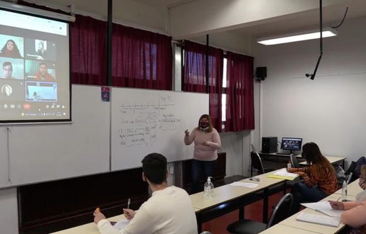 Adaptaron las aulas para esta bi-modalidad.