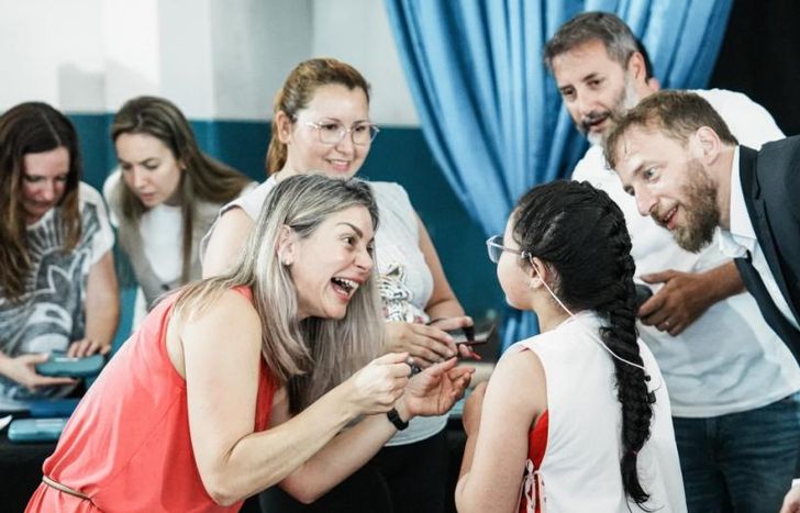 Alumnos recibieron sus anteojos y disfrutaron de una jornada de lectura.