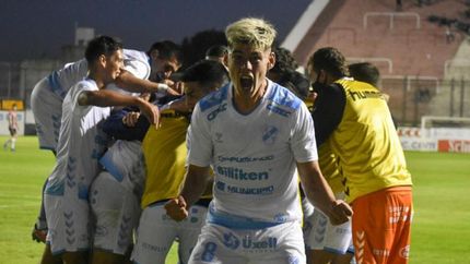 Díaz, una de las figuras del Cele, celebra tres puntos valisoos. Díaz, una de las figuras del Cele, celebra tres puntos valisoos.