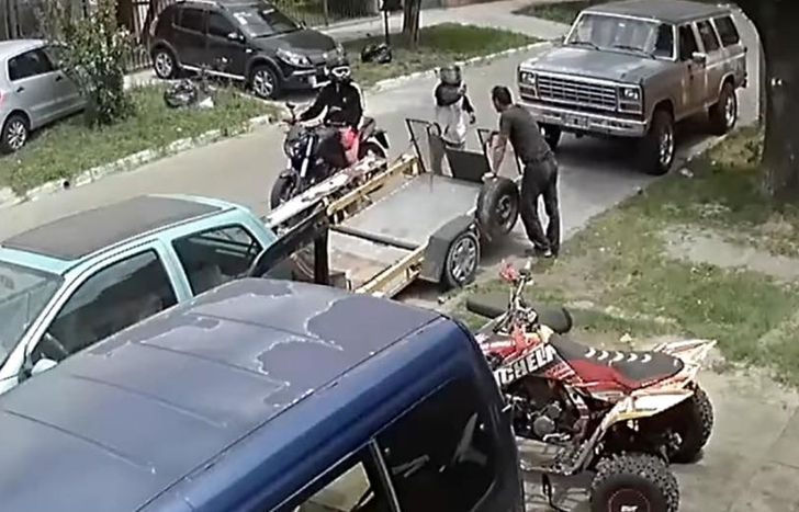 El momento en que balearon al mecánico.