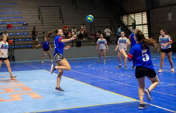 Cada equipo debe tener entre 7 y 12 jugadoras.