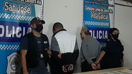 detienen a dos personas por realizar entraderas en villa galicia