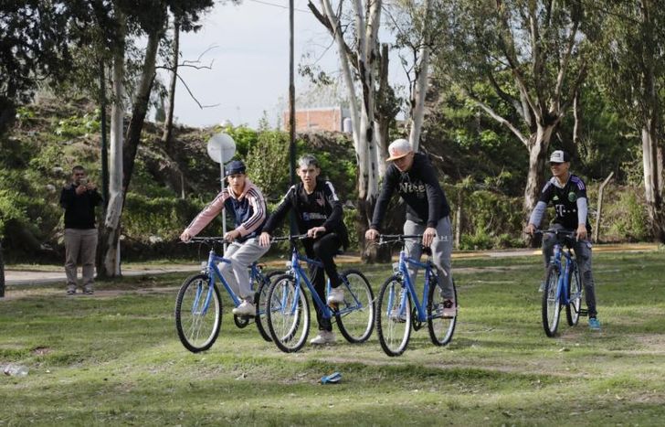 Los chicos se fueron felices del parque con sus nuevas bicicletas.