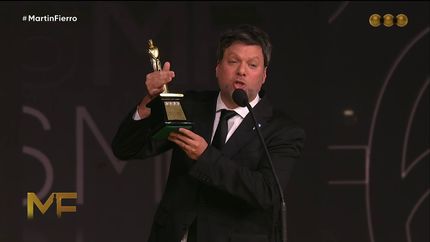 Guido Kaczka con su Martin Fierro de Oro.&nbsp;