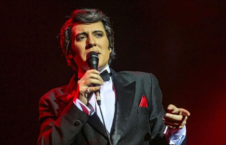 Fernando Samartin como Sandro.