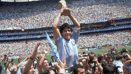 Maradona, y su gran logro: la Copa del Mundo.
