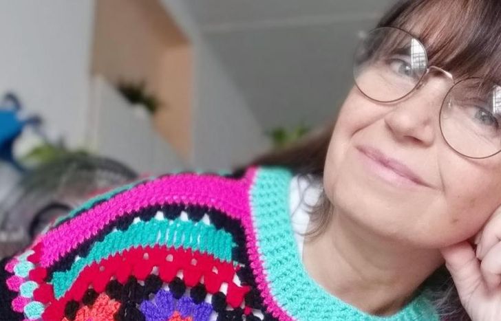 Quiere reivindicar la acción de tejer en círculos de mujeres.