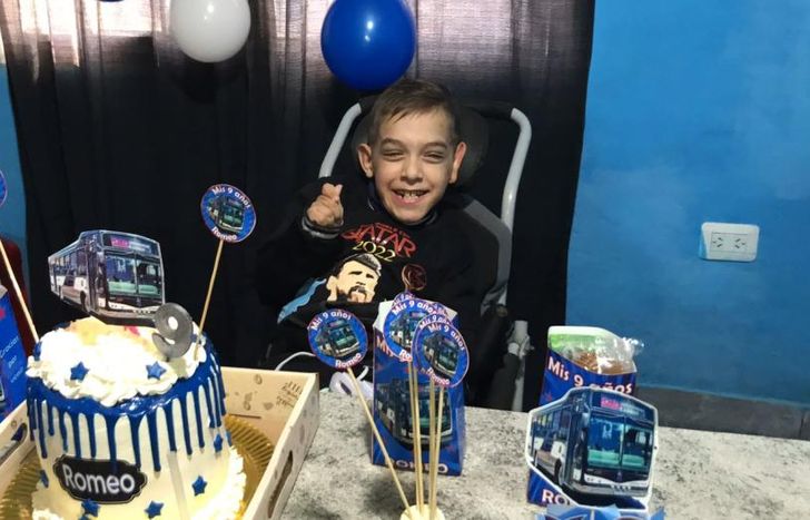 Romeo, feliz con el festejo de su cumpleaños.