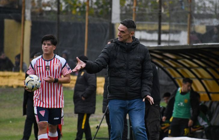 Leonardo Lemos, ante la disyuntiva de repetir equipo.