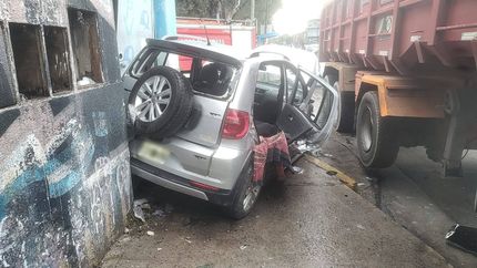 Así quedó el auto tras el choque. Así quedó el auto tras el choque.