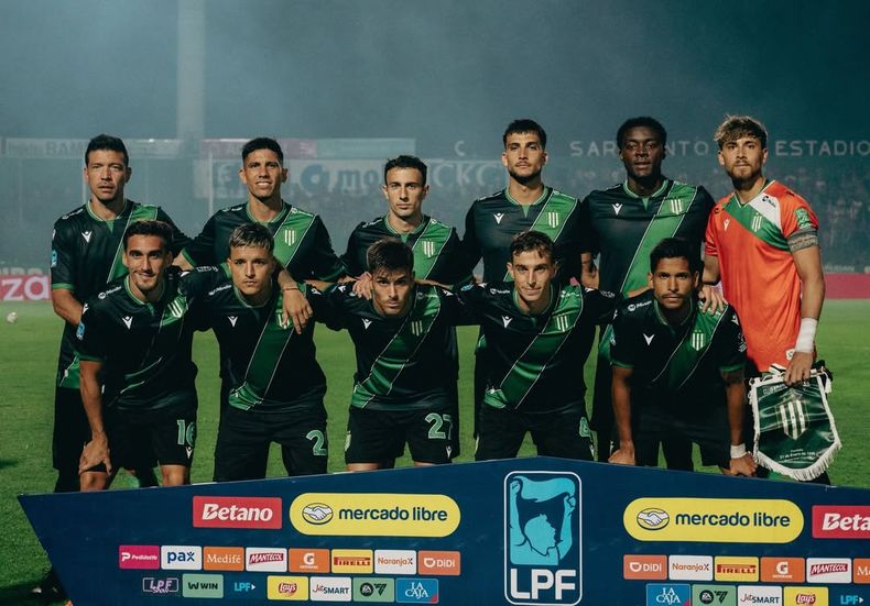 Los 11 de Banfield en el Eva Perón de Junín. Los 11 de Banfield en el Eva Perón de Junín.