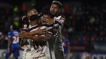 Así celebró Bou lo que fue el 2-2 de Lanús ante Tigre.
