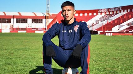 Jeremías Barros fue al banco y entró frente a Flandria. Jeremías Barros fue al banco y entró frente a Flandria.