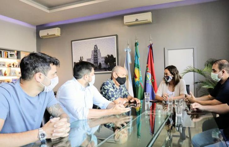 La reunión, encabezada por la intendenta.