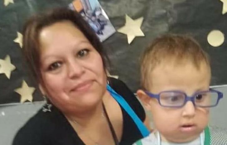 Thiago, en compañía de su mamá. Una imagen llena de amor.