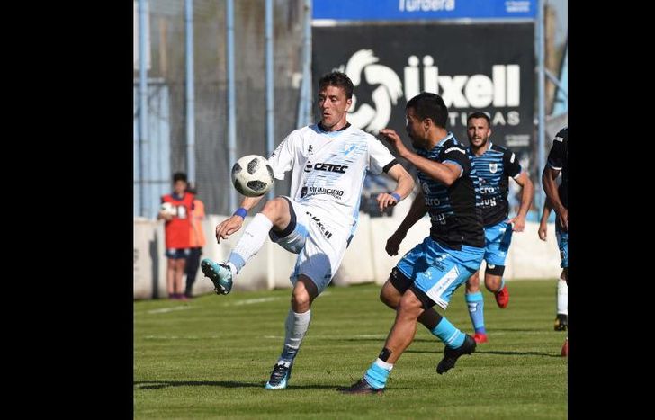 González no pudo gravitar por izquierda y fue reemplazado en el complemento.