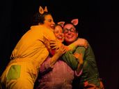 Los tres chanchitos, en Las Nobles Bestias.