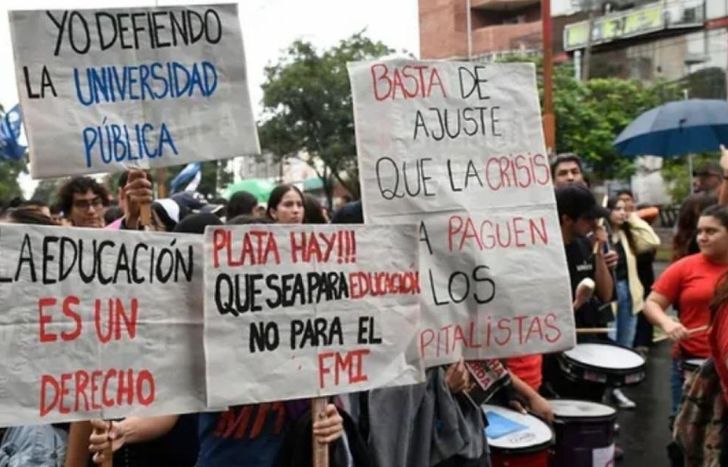 Medida de fuerza en la defensa de la educación pública.