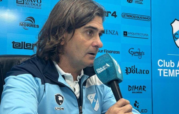 El DT de Temperley visitó a los chicos del club.