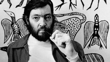 La placa en homenaje al escritor fue hecha en 2000 y se reconstruyó para poder ser emplazada nuevamente.