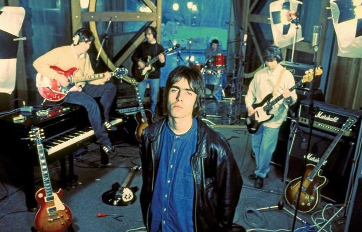 Oasis recuerda su primer single.