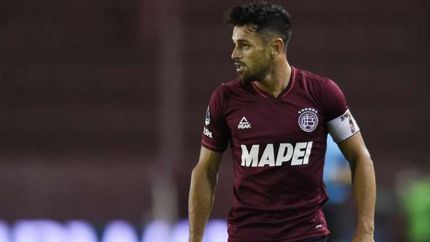 Por ocho meses, Acosta no podrá llevar la cinta de capitán. Por ocho meses, Acosta no podrá llevar la cinta de capitán.