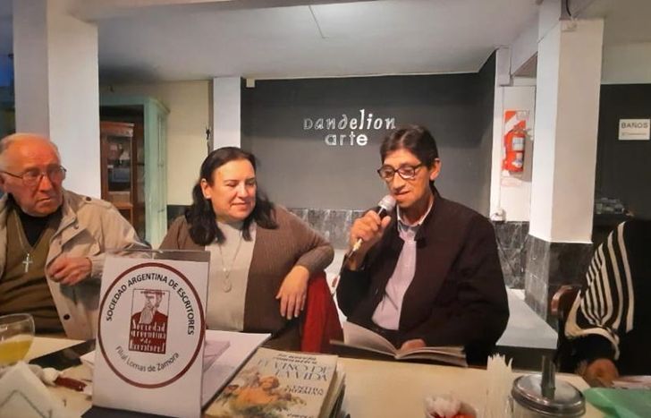 Las rondas de lectura las hacen una vez al mes en Lomas.
