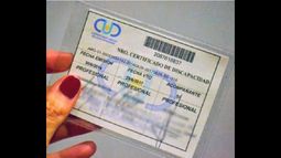 el centro de documentación rápida recibe a los vecinos que quieren tramitar el carnEt.