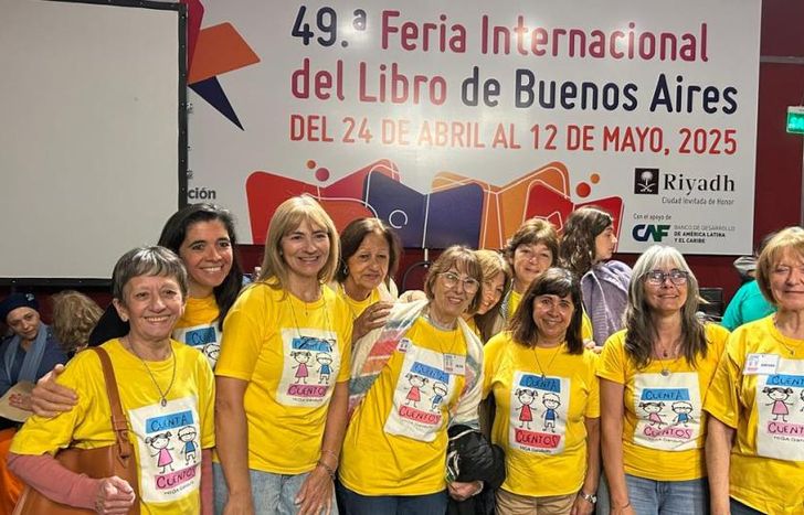 Molina estuvo acompañada por parte de las narradoras del hospital.