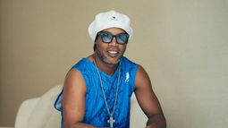 Ronaldinho lanzó su primer disco.&nbsp;