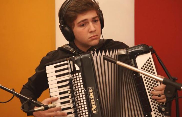 El lomense sueña con tocar en Italia, en la cuna del acordeón.