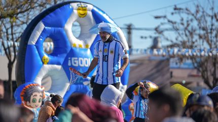 Los barrios de Lomas se tiñen de celeste y blanco.
