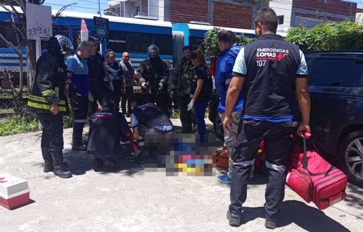 Bomberos, Emergencias Lomas y Defensa Civil trabajaron en el lugar.