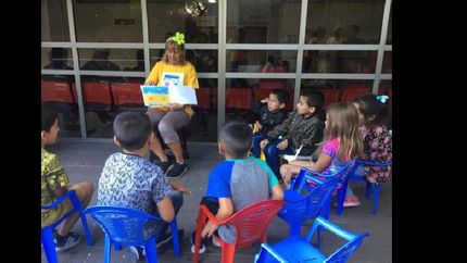 la agrupación iba cada miércoles para narrar cuentos a los chicos que estaban en la sala de espera del Hospital Gandulfo.