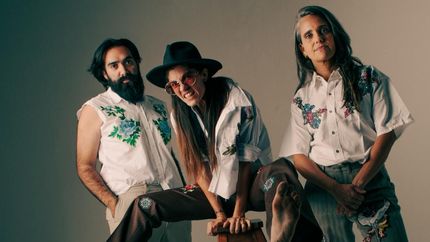 Trío rockero.