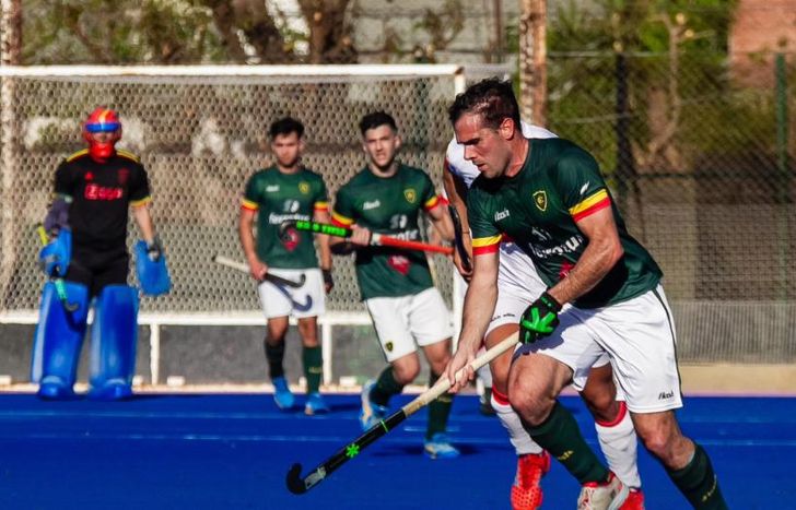 Lomas bajó al escolta y se acomodó.