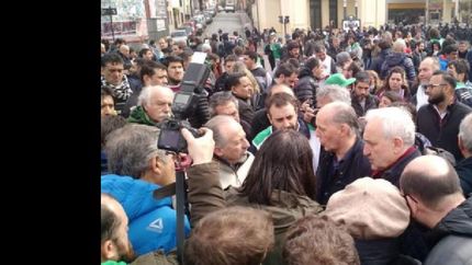 tension e incidentes frente al ministerio de agroindustria por los despidos