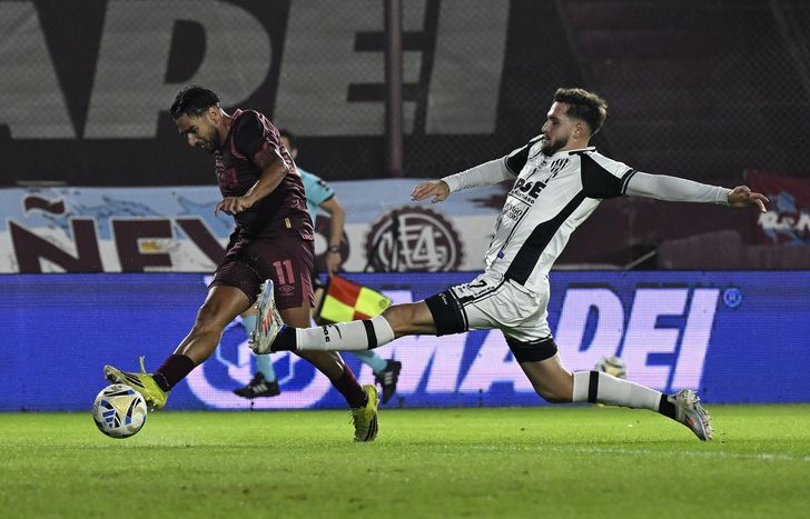 Salvio tuvo una clara en le primer tiempo para poner en ventaja a Lanús.