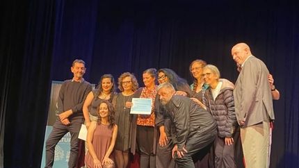 Mariana Ortiz Losada y el resto del staff en la premiación.&nbsp;
