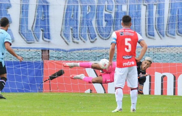Brey fue a la izquierda y le atajó el penal a Prim.