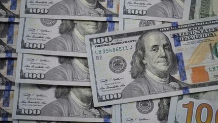 el dolar sube y el gobierno sigue interviniendo para evitar un estallido