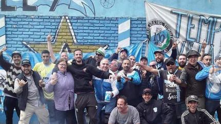 Los hinchas y socios, unidos por un propósito solidario.