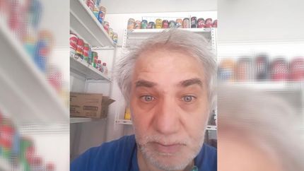 Leonardo tiene 55 años.