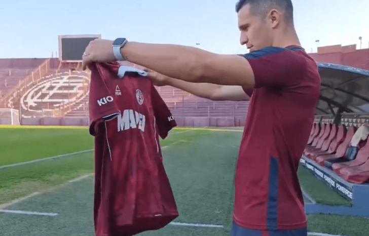 Morel disputó 20 partidos con la camiseta granate.