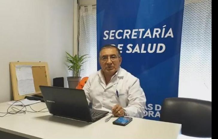 el doctor Celso de la rosa habló de sarampión durante su vivo de facebook.