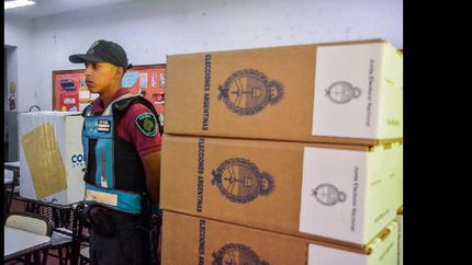 continua el operativo de distribucion de urnas en todo el pais