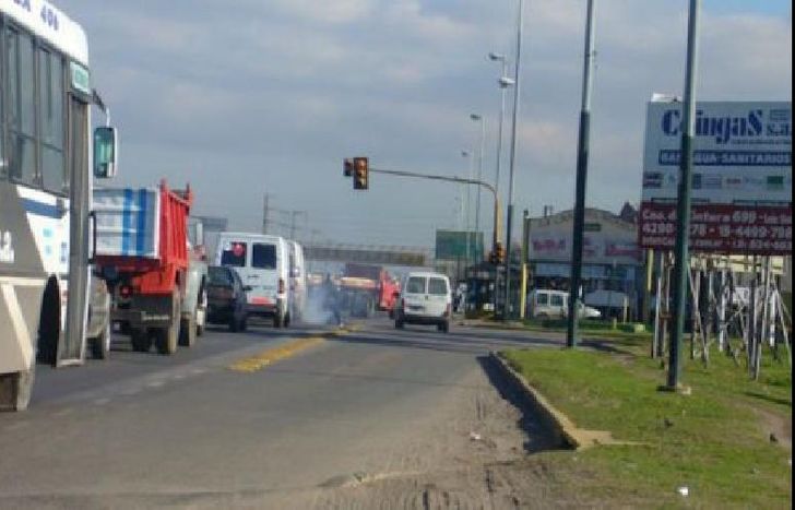 El camión circulaba por Camino de Cintura.